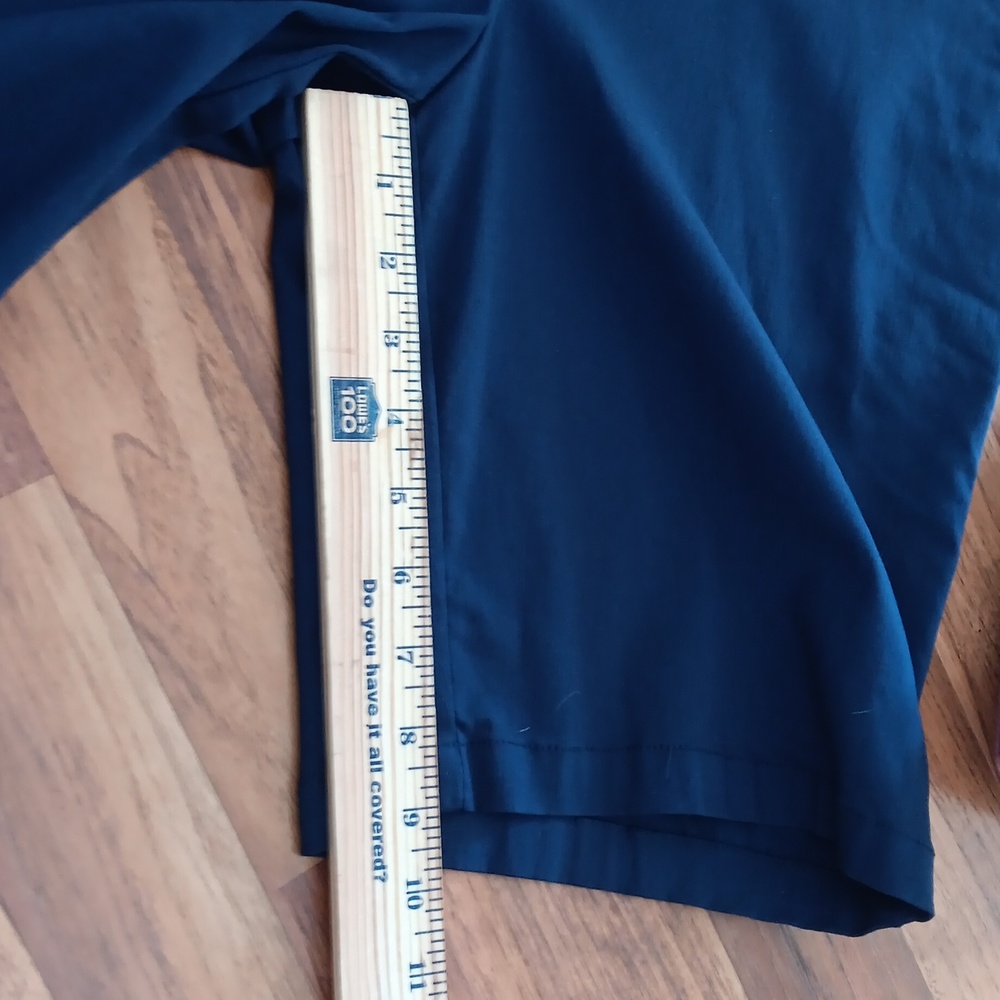 IZOD GOF WOMEN'S SIZE 12 BLUE SHORTS. - Picture 5 of 6